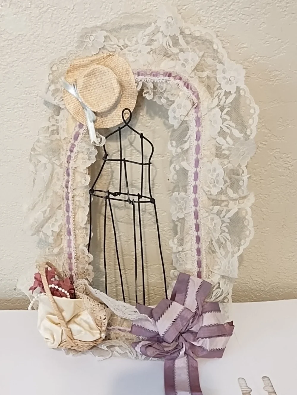 Lace and Ribbon Decorative Hairpiece in Cream and Lavender